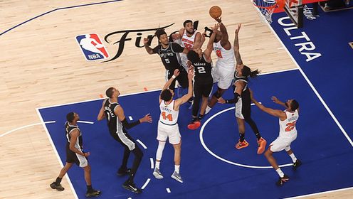 [腾讯全场集锦]🏀尼克斯29分逆转3-1马刺 OG补篮绝杀砍33分 福克斯连续犯错
