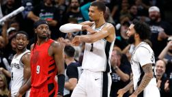 [腾讯全场集锦]🏀马刺6人上双绅士横扫开拓者 文班亚马17+14+6帽 阿夫迪亚22分